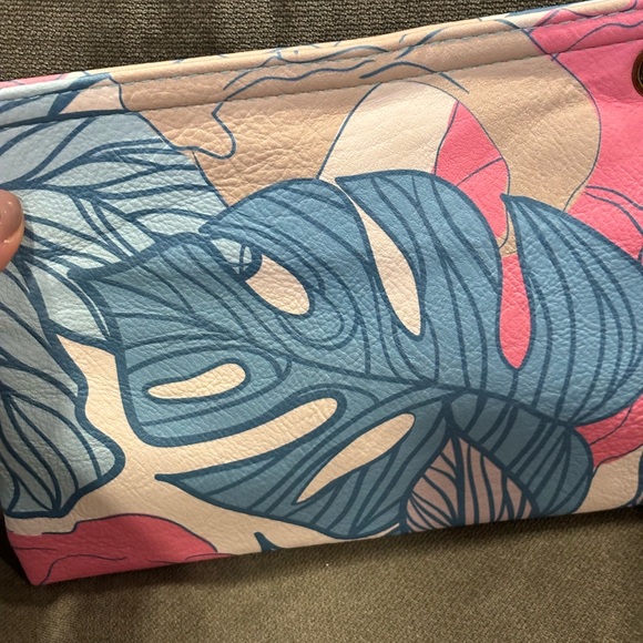 Loungefly Disney Little Mermaid Rare Zip pouch with wristlet strap - Picture 7 of 7